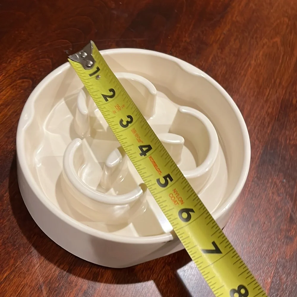 Slow eater, dog bowl/feeder